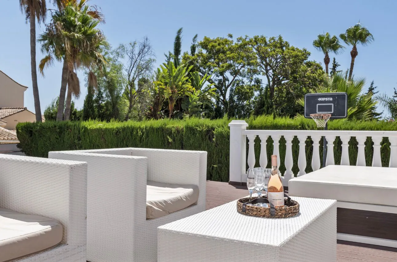 Villa en venta en Elviria