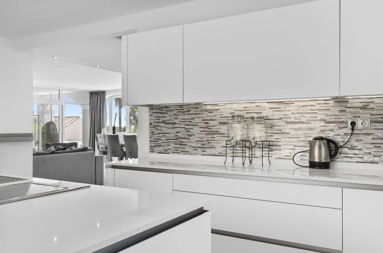 Villa en venta en Elviria