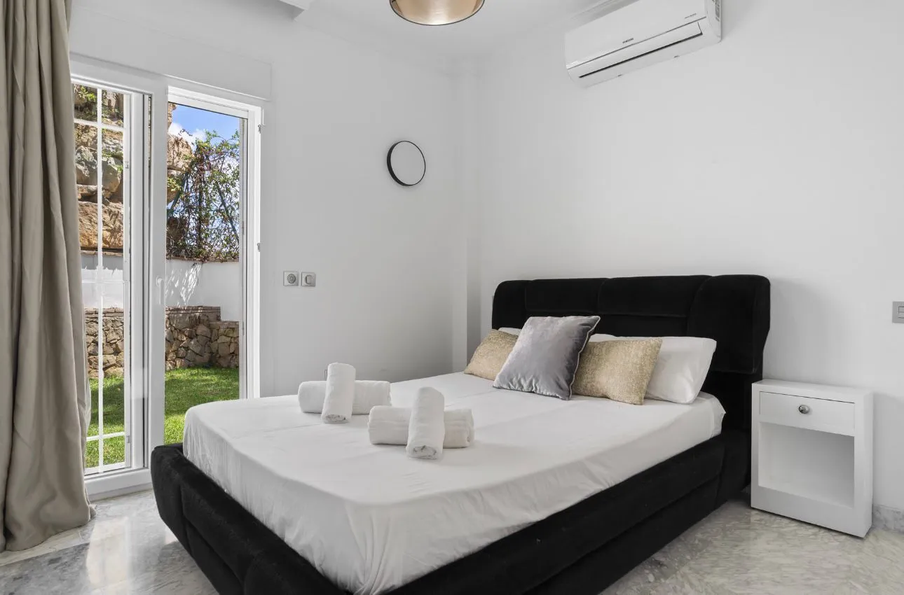 Villa en venta en Elviria