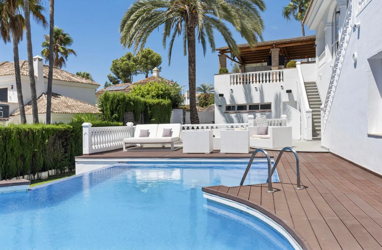 Villa en venta en Elviria