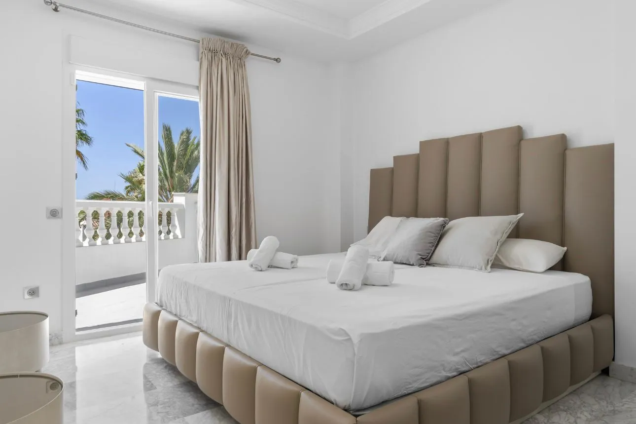 Villa en venta en Elviria