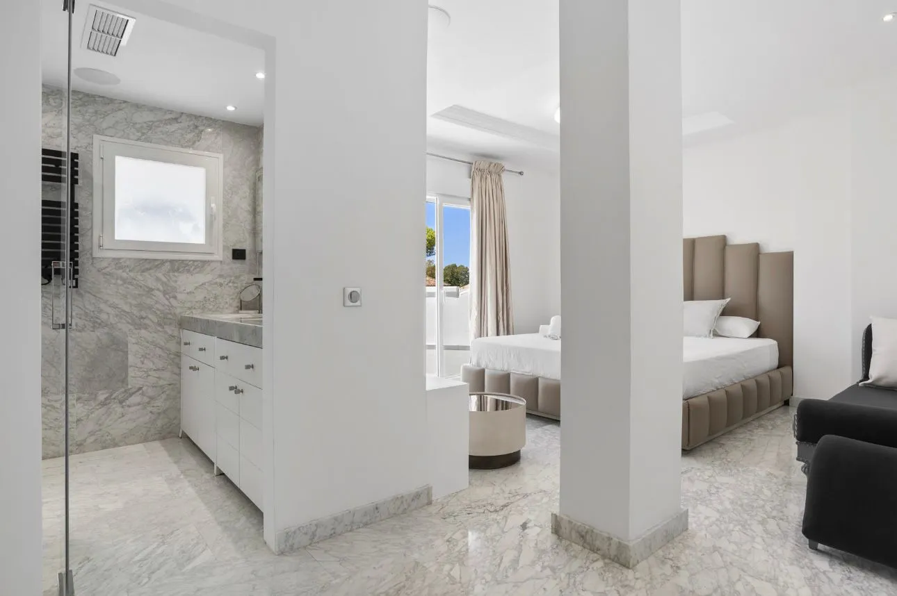 Villa en venta en Elviria