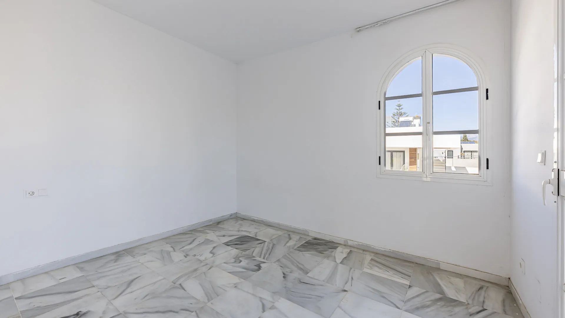 Villa en venta de 4 dormitorios en Nueva Andalucia
