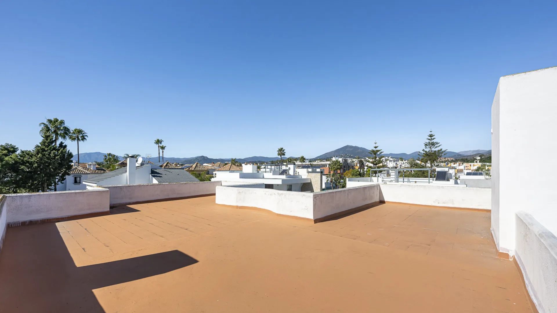 Villa en venta de 4 dormitorios en Nueva Andalucia