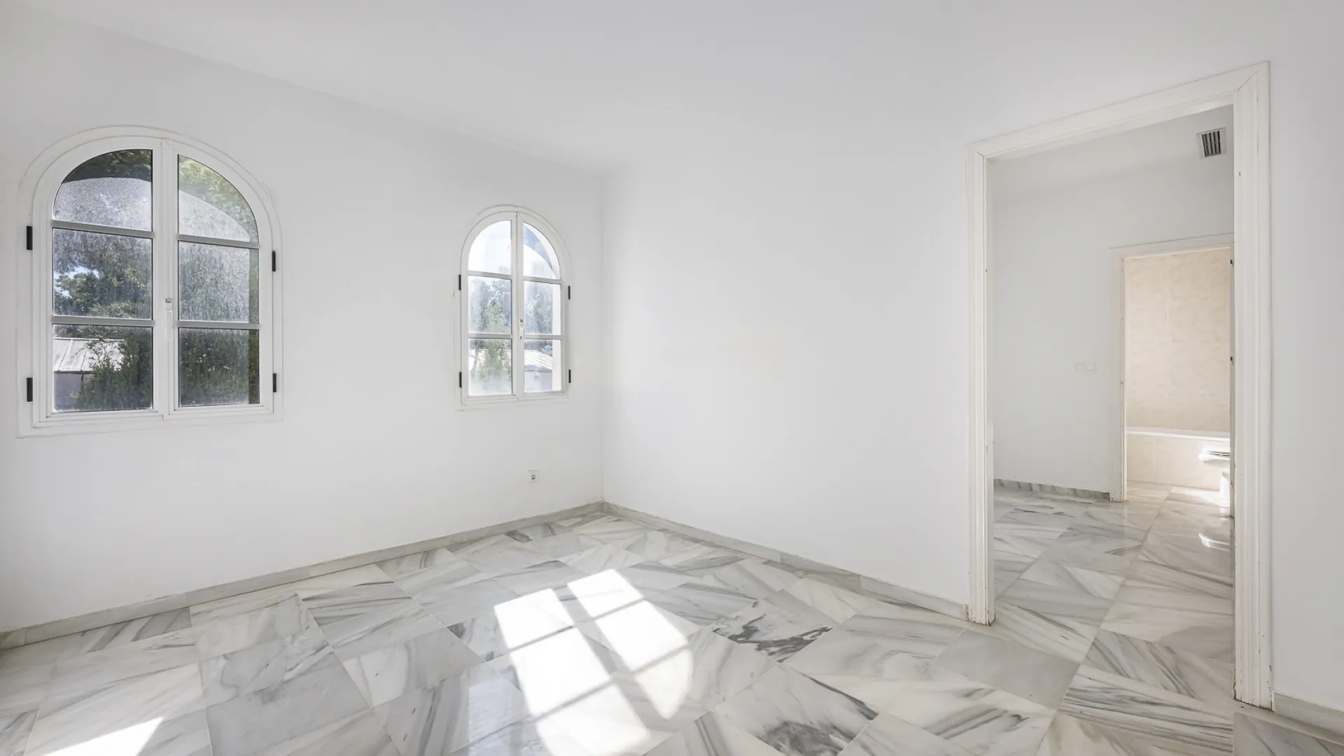 Villa en venta de 4 dormitorios en Nueva Andalucia