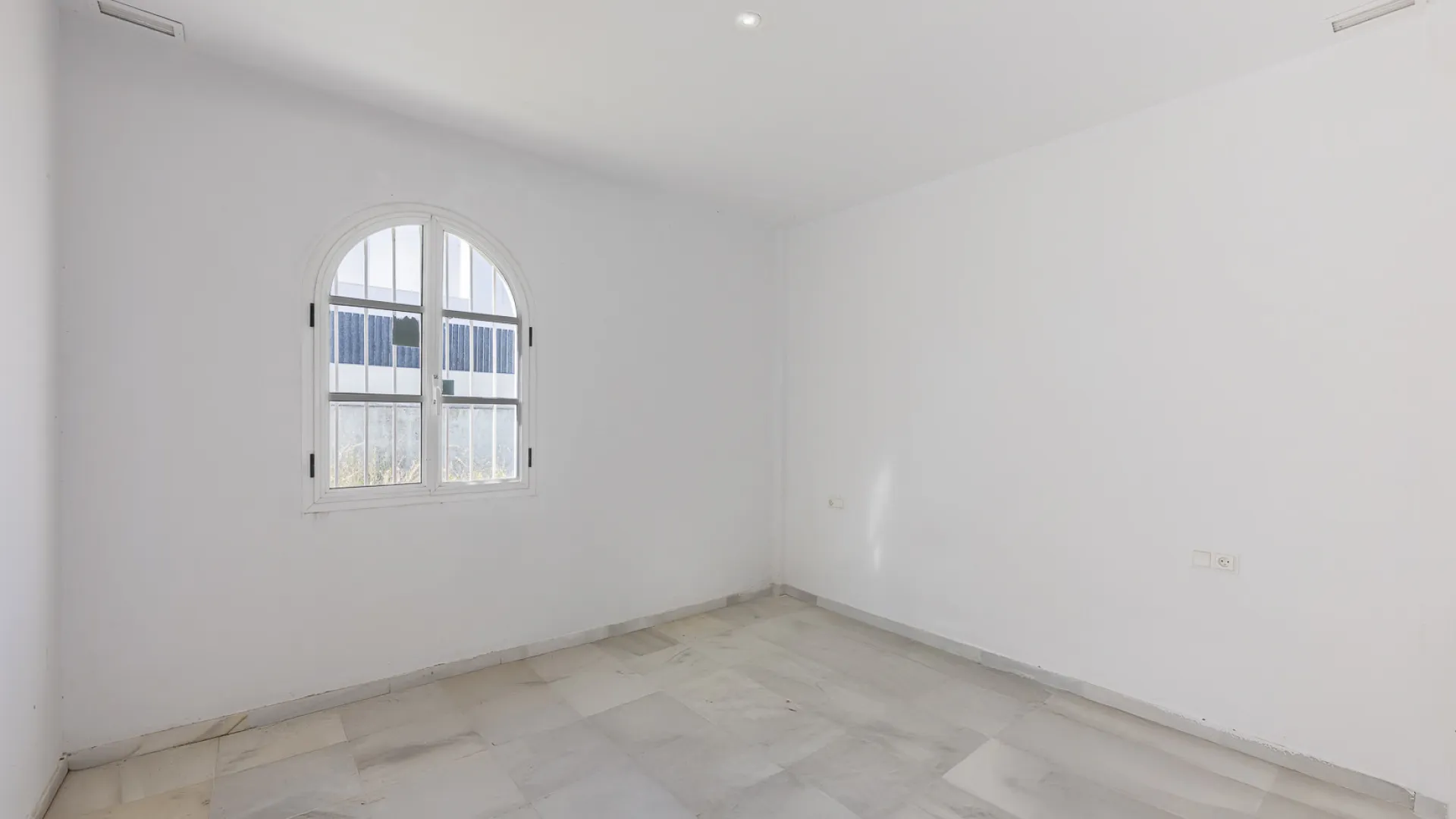 Villa en venta de 4 dormitorios en Nueva Andalucia