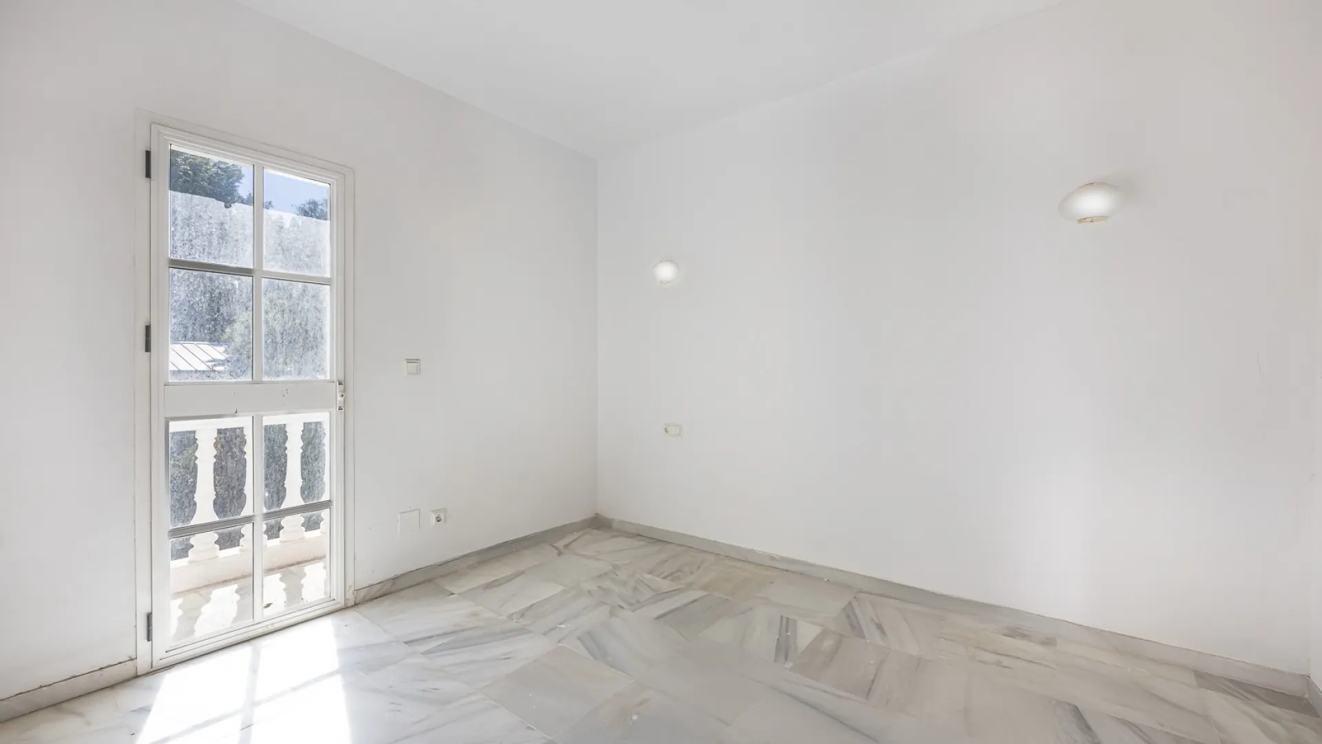 Villa en venta de 4 dormitorios en Nueva Andalucia