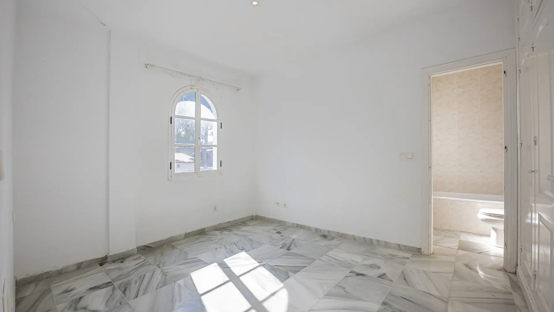 Villa en venta de 4 dormitorios en Nueva Andalucia