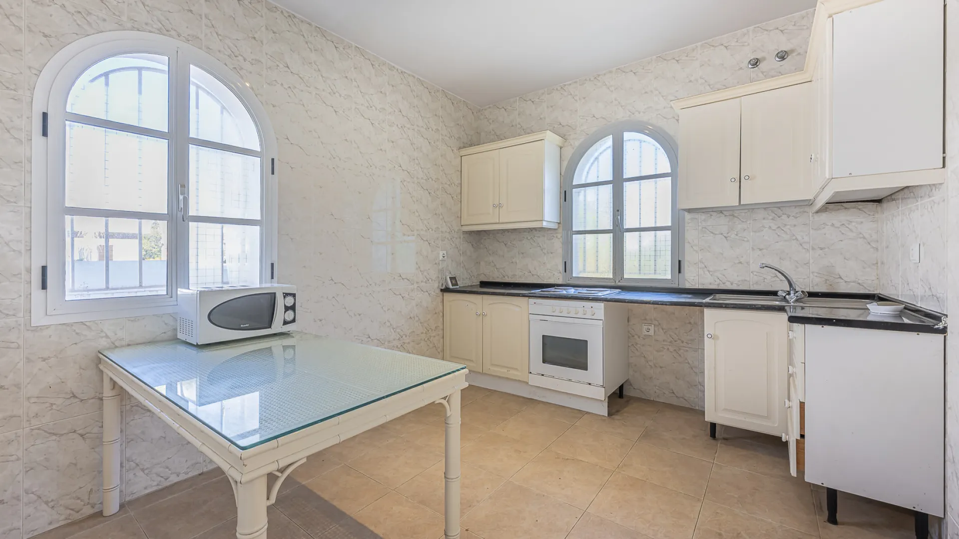 Villa en venta de 4 dormitorios en Nueva Andalucia