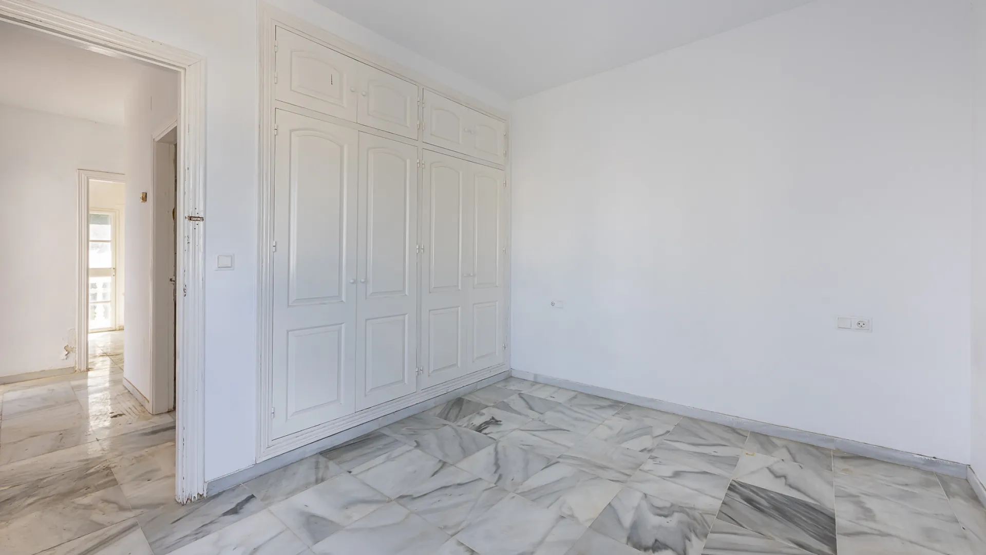 Villa en venta de 4 dormitorios en Nueva Andalucia