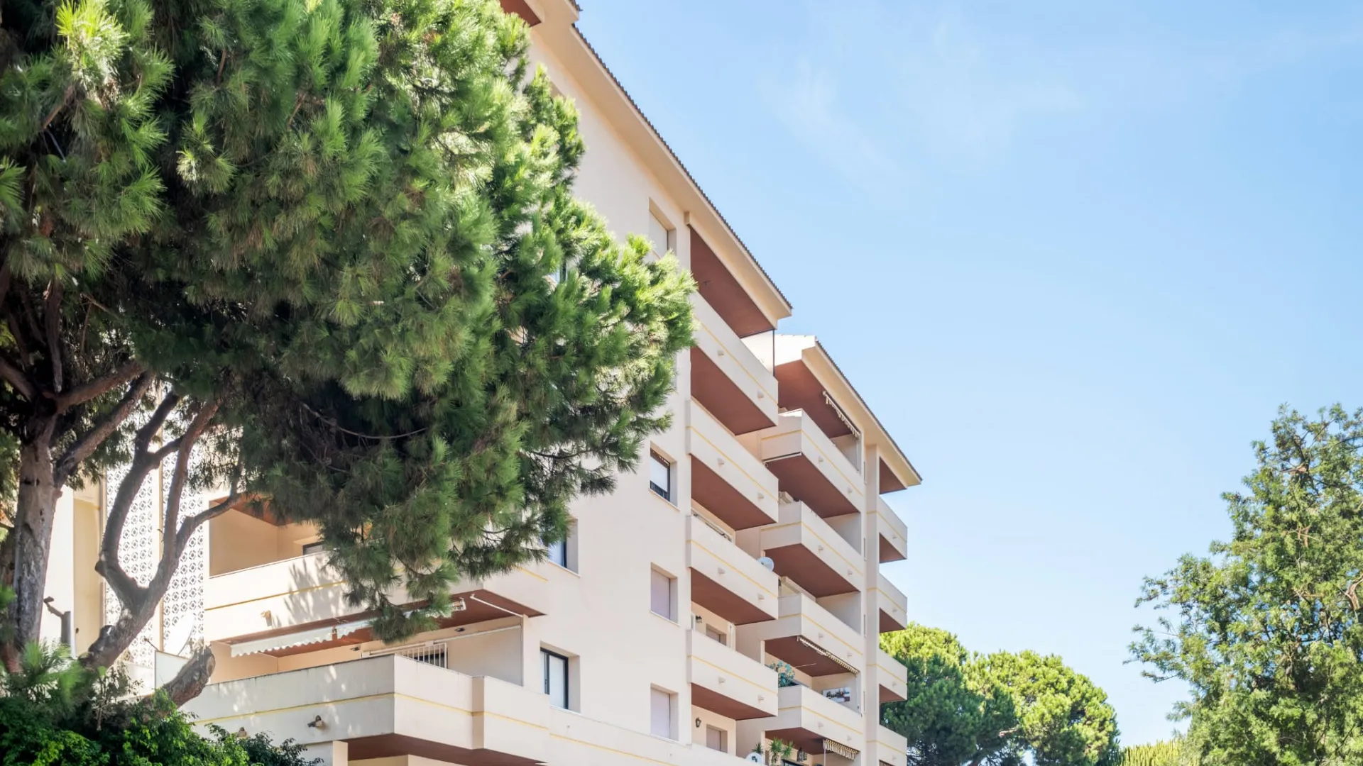 For sale Zona Casino apartment with 2 bedrooms