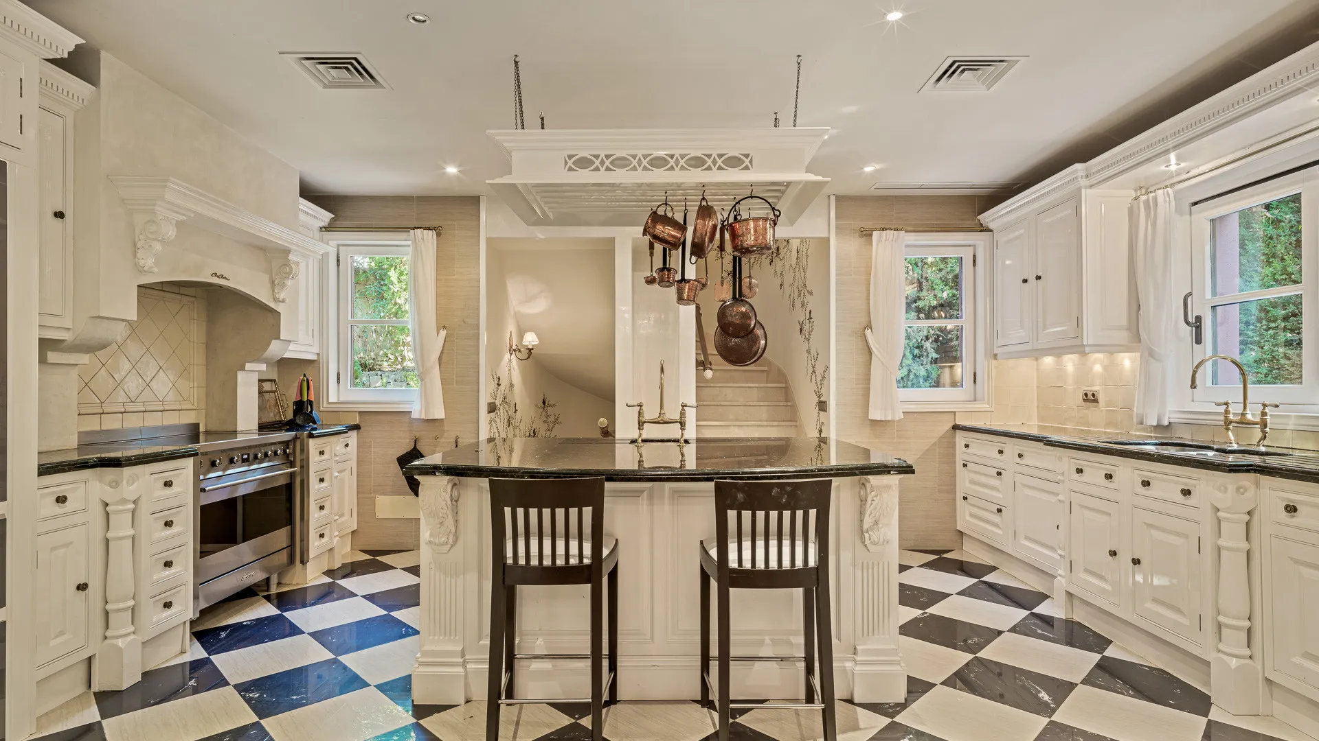 Villa for sale in Sierra Blanca