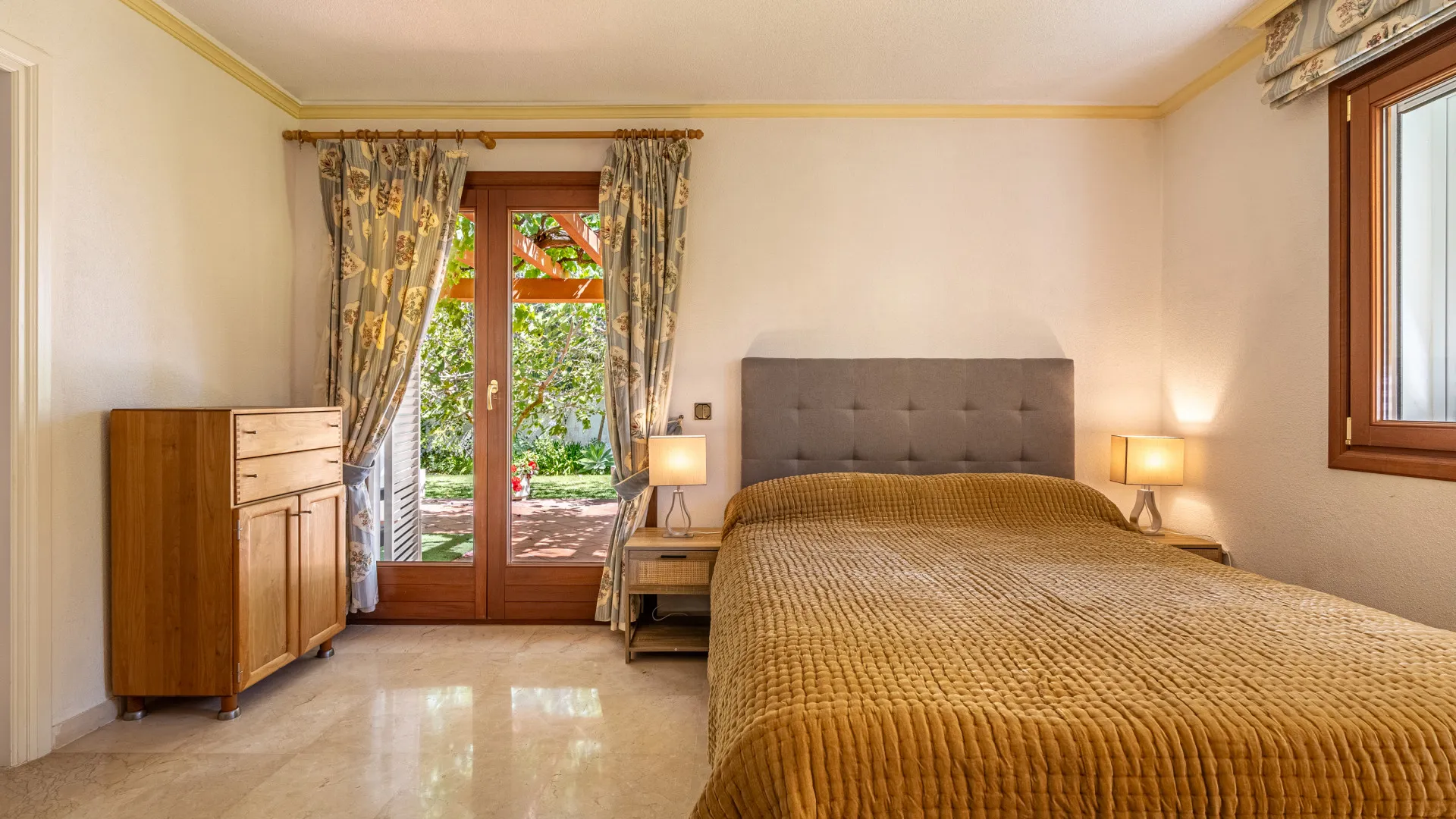 Se vende villa de 5 dormitorios en Guadalmansa Playa