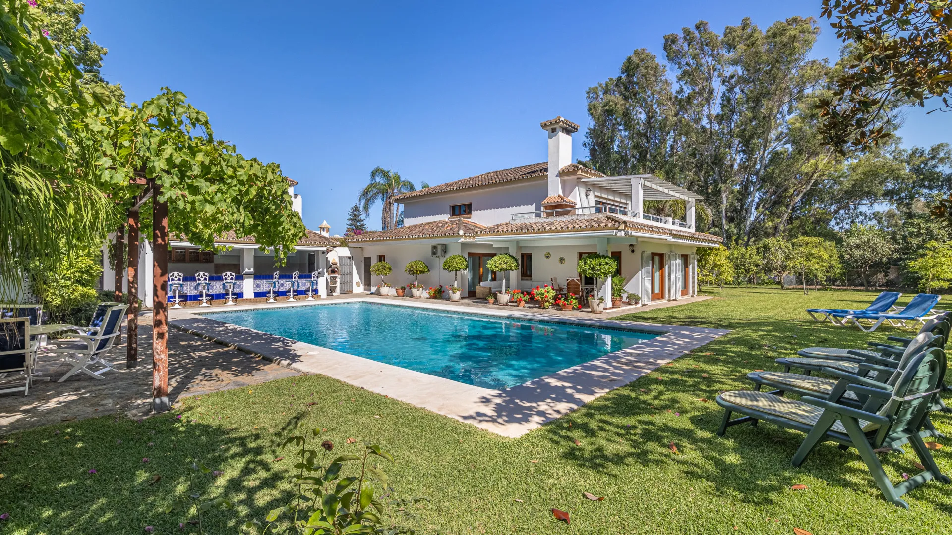 Se vende villa de 5 dormitorios en Guadalmansa Playa