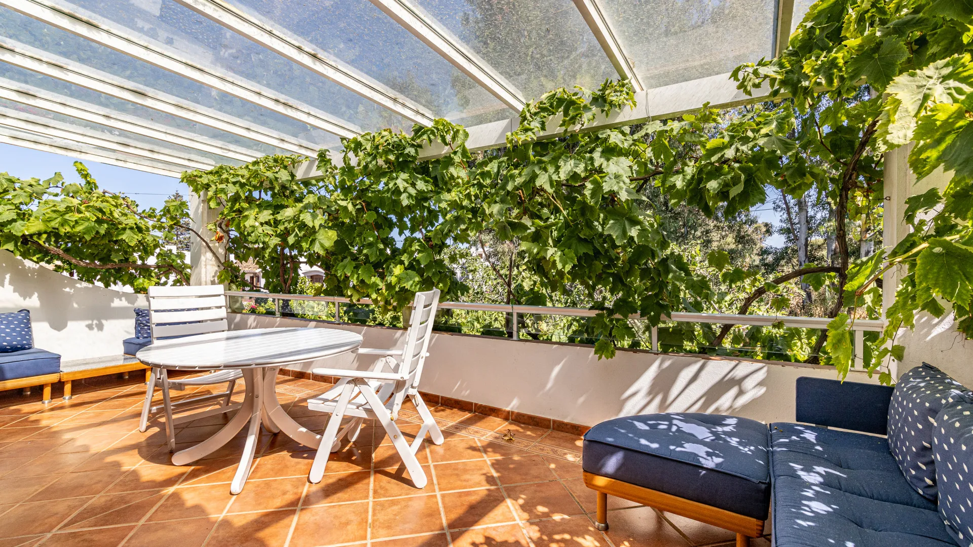 Se vende villa de 5 dormitorios en Guadalmansa Playa