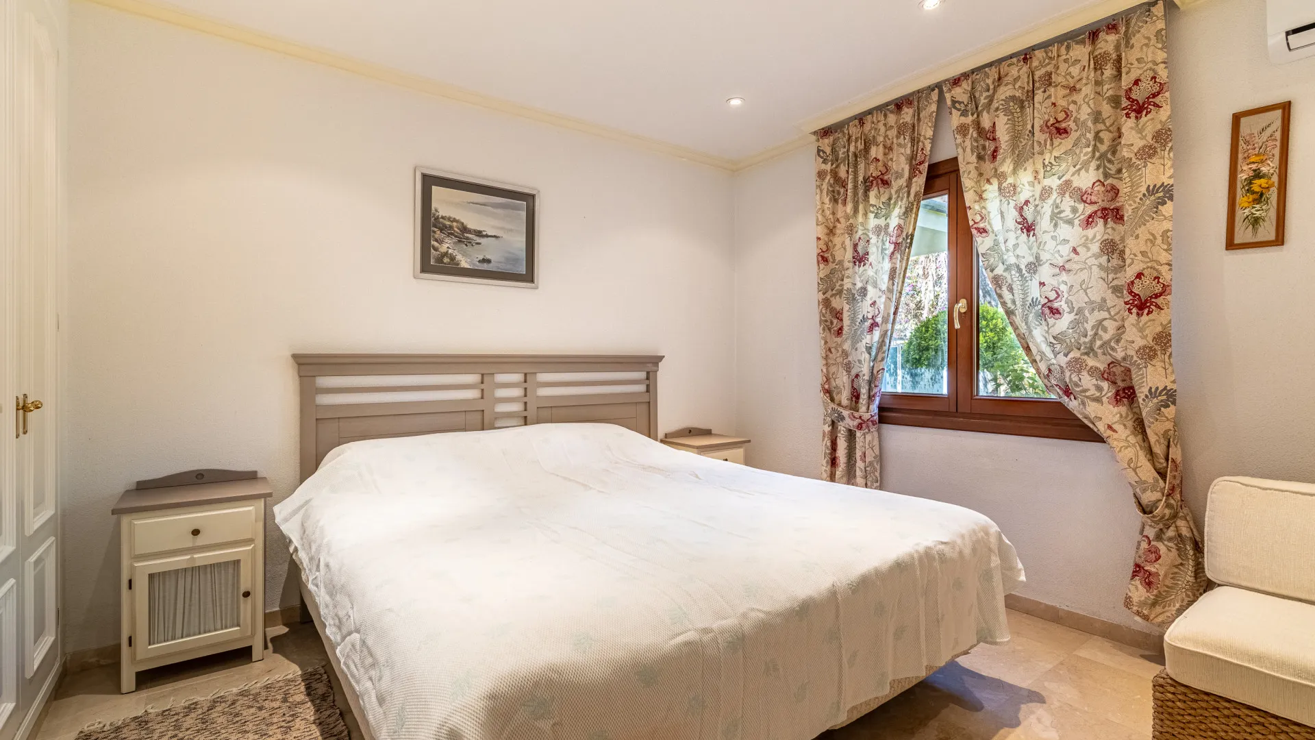 Se vende villa de 5 dormitorios en Guadalmansa Playa