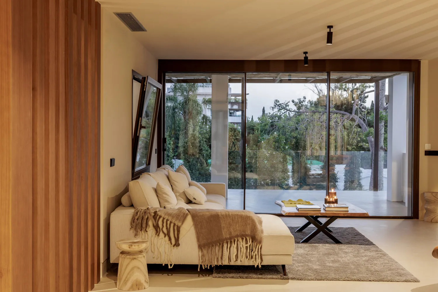 Buy villa with 5 bedrooms in La Merced