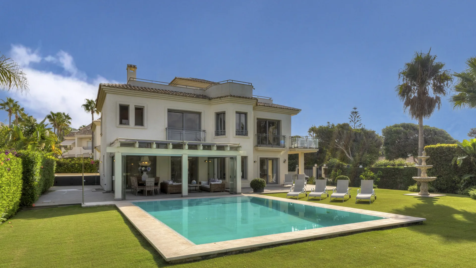 Villa for sale in Costabella with 5 bedrooms