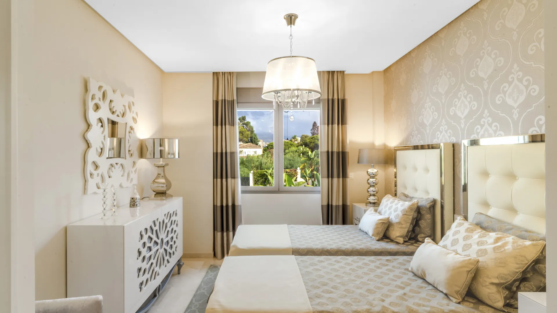 Villa for sale in Costabella with 5 bedrooms