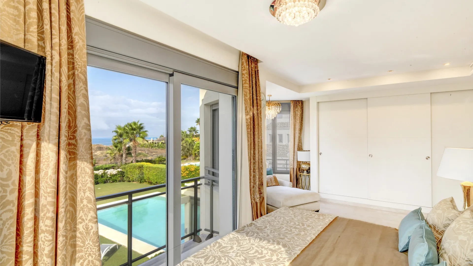 Villa for sale in Costabella with 5 bedrooms