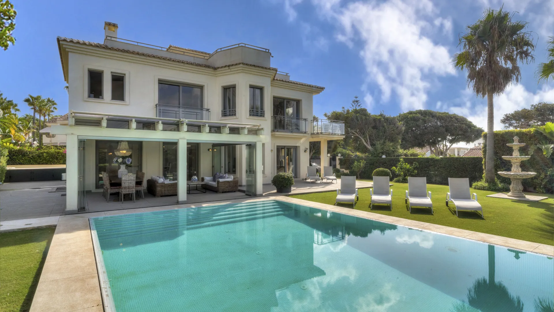 Villa for sale in Costabella with 5 bedrooms