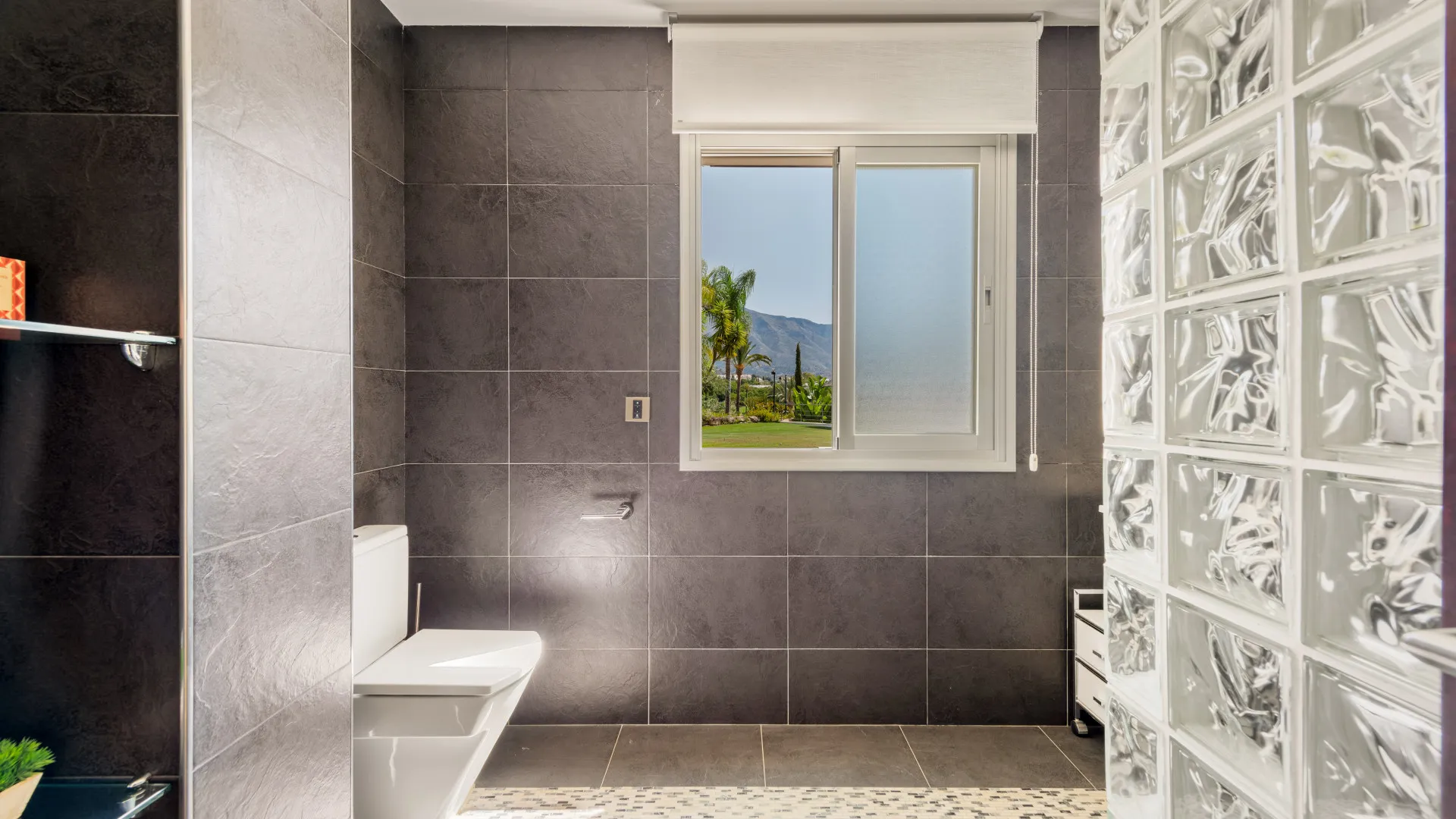 Villa con 7 dormitorios en venta en Las Brisas