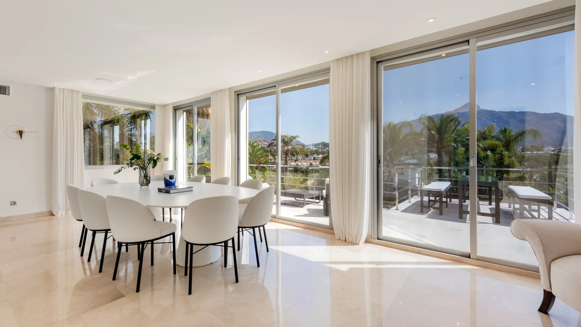 Villa con 7 dormitorios en venta en Las Brisas