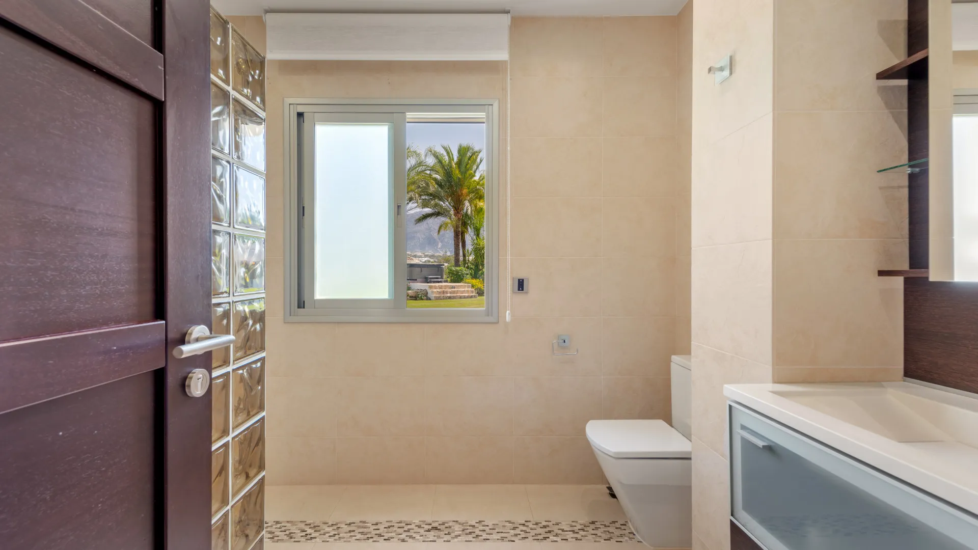 Villa con 7 dormitorios en venta en Las Brisas