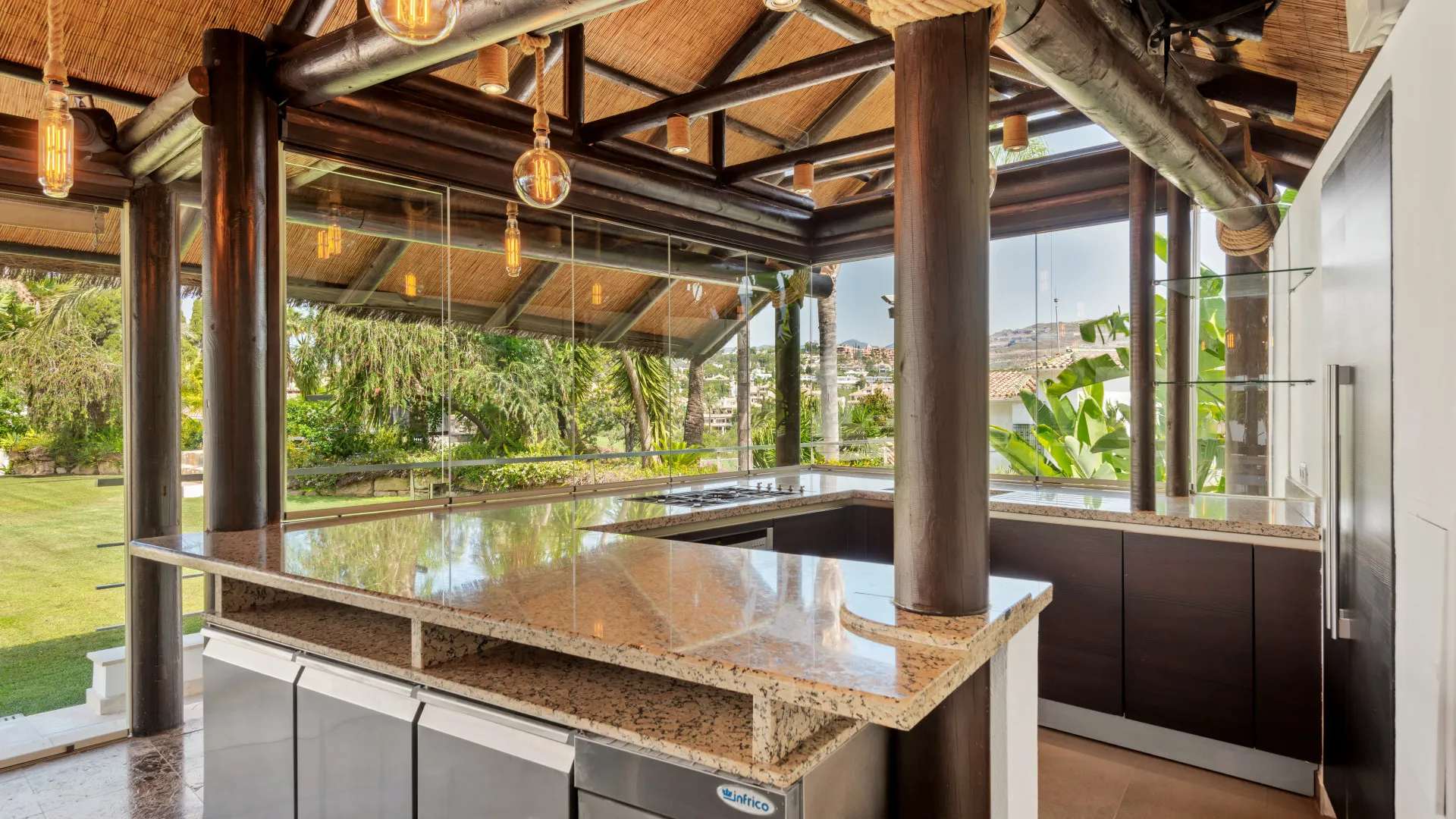 Villa con 7 dormitorios en venta en Las Brisas