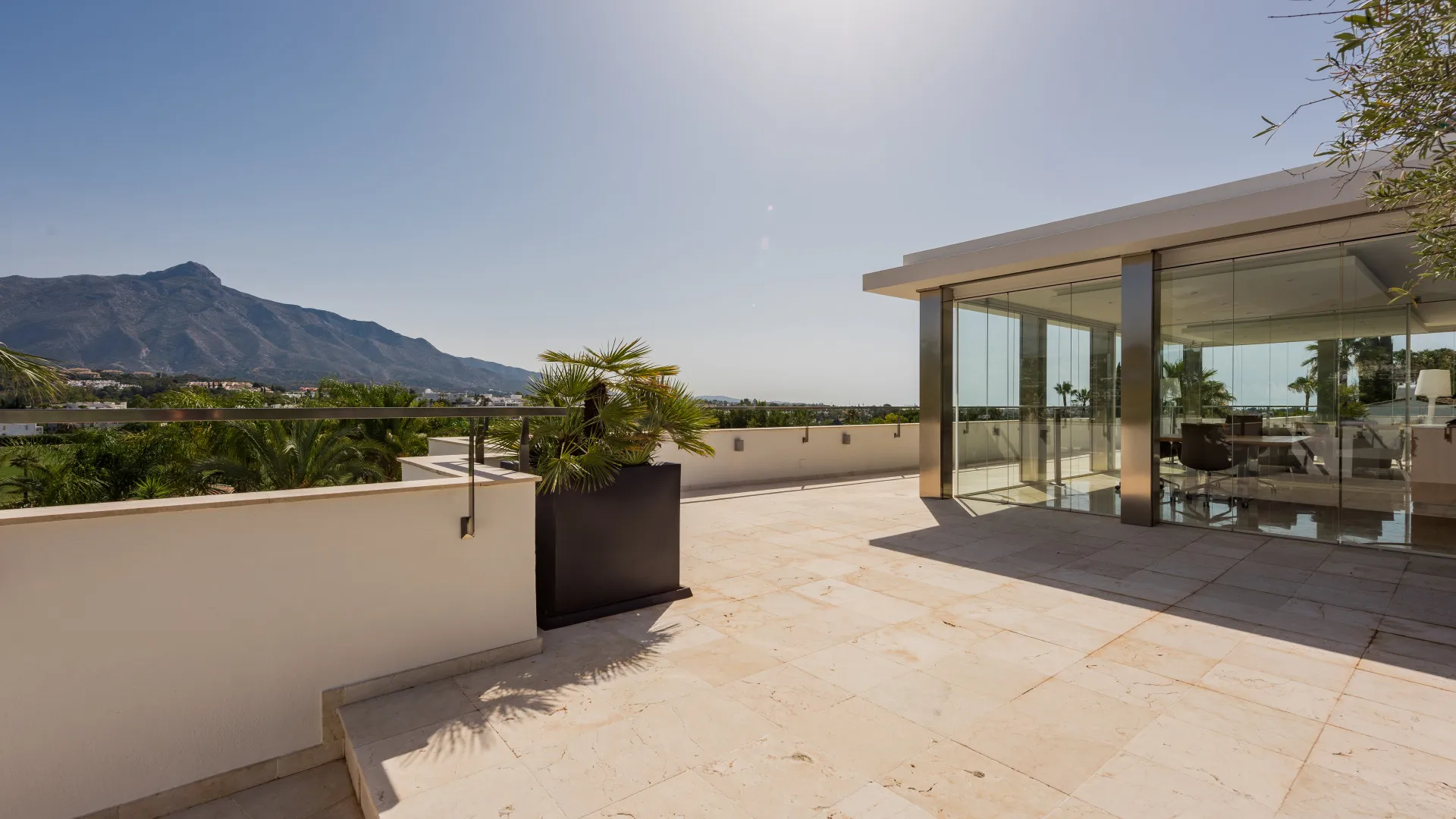 Villa con 7 dormitorios en venta en Las Brisas