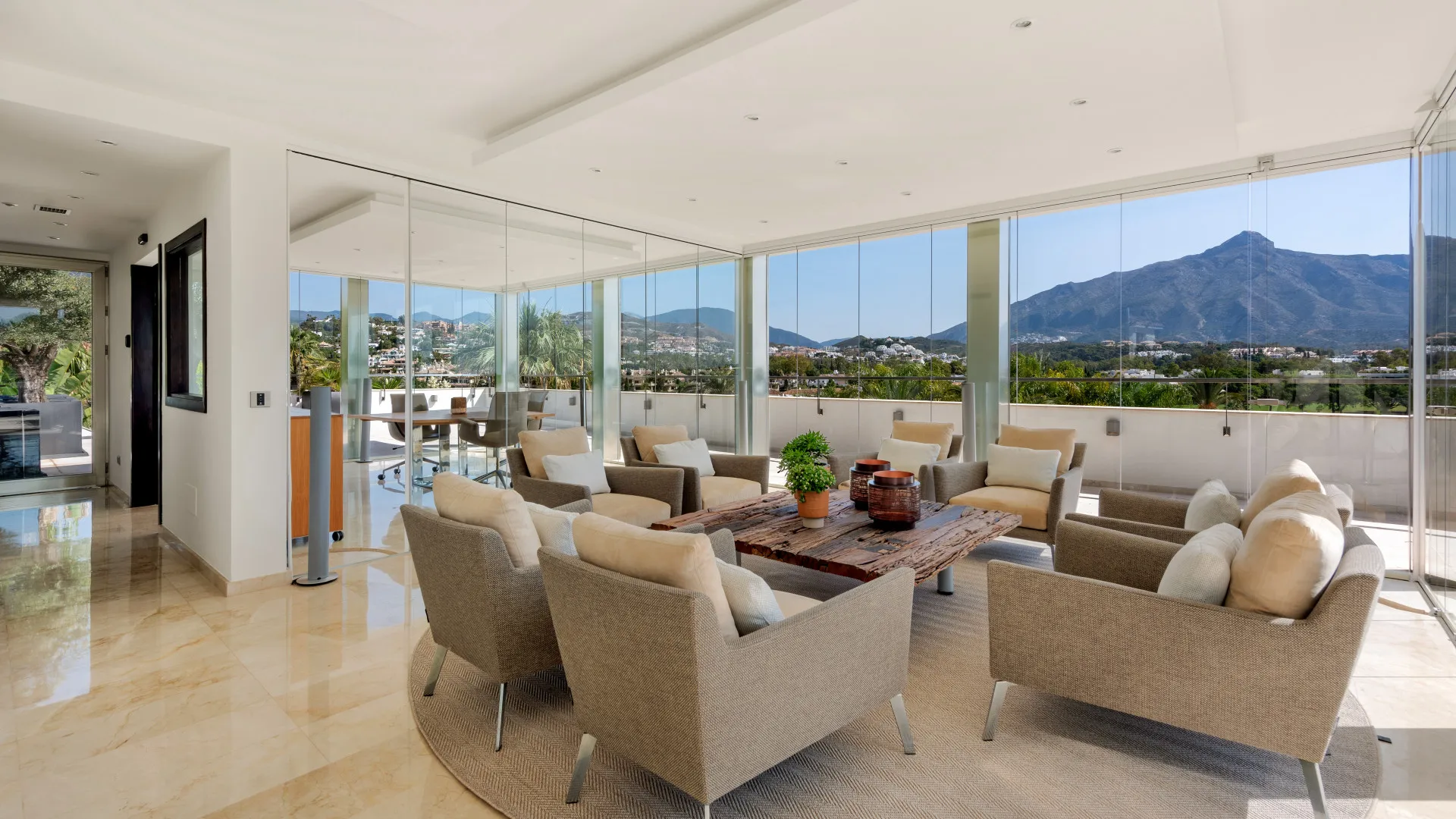 Villa con 7 dormitorios en venta en Las Brisas