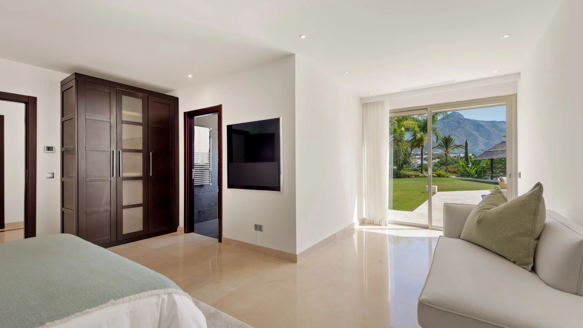 Villa con 7 dormitorios en venta en Las Brisas