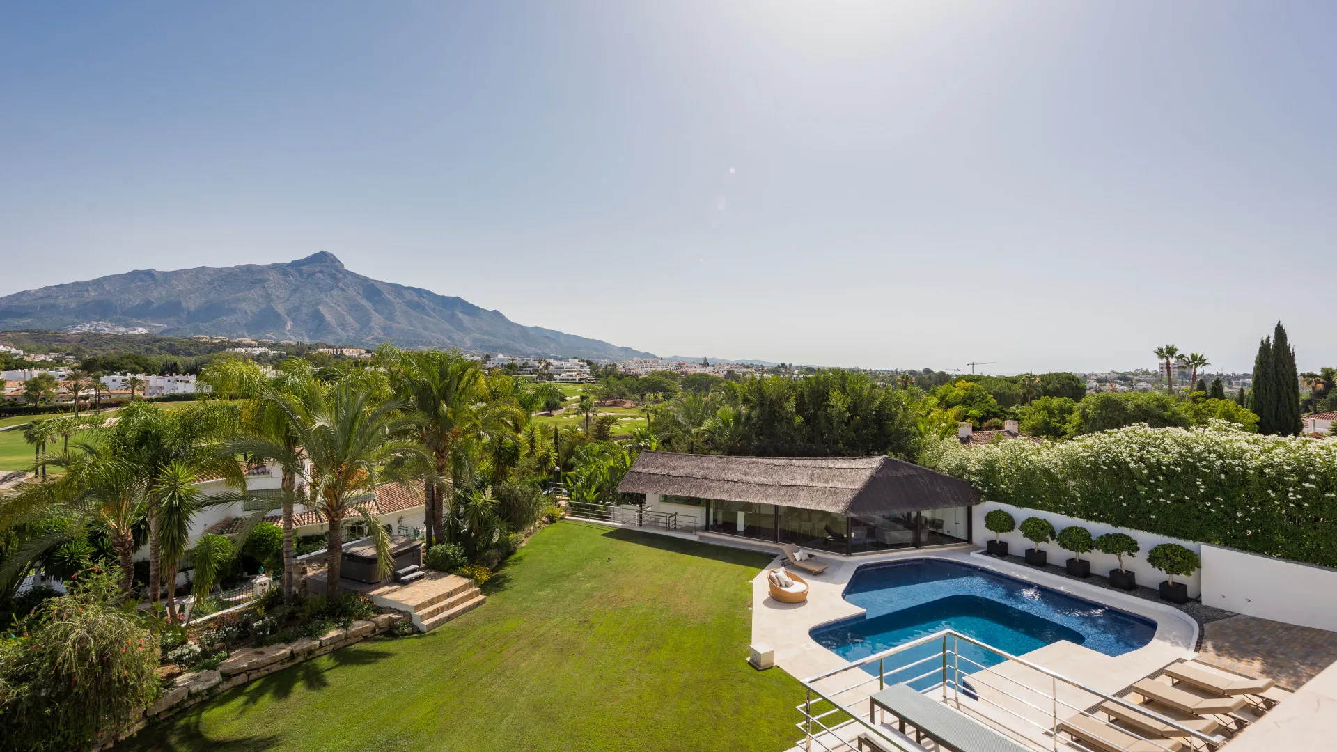Villa con 7 dormitorios en venta en Las Brisas