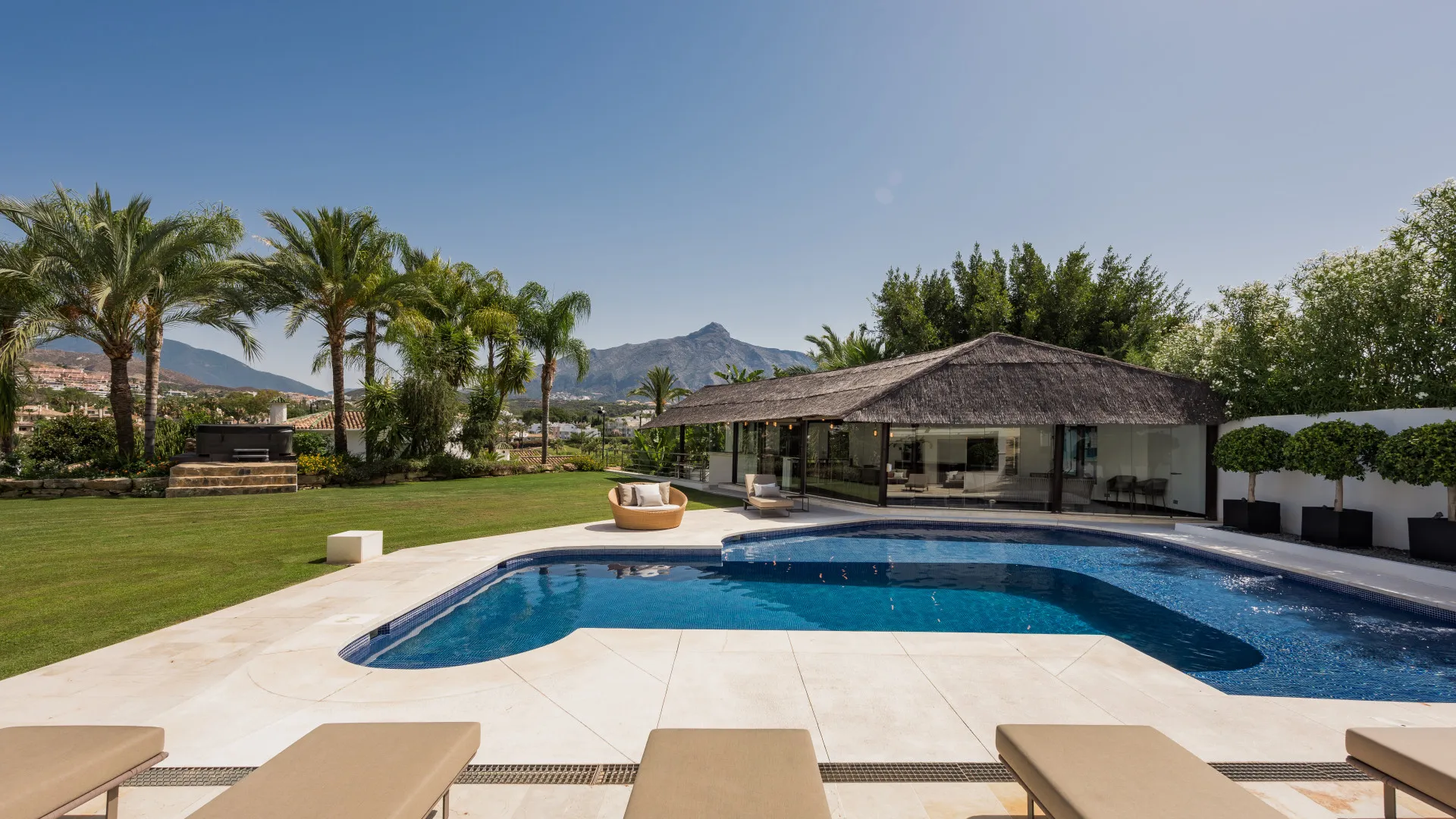 Villa con 7 dormitorios en venta en Las Brisas