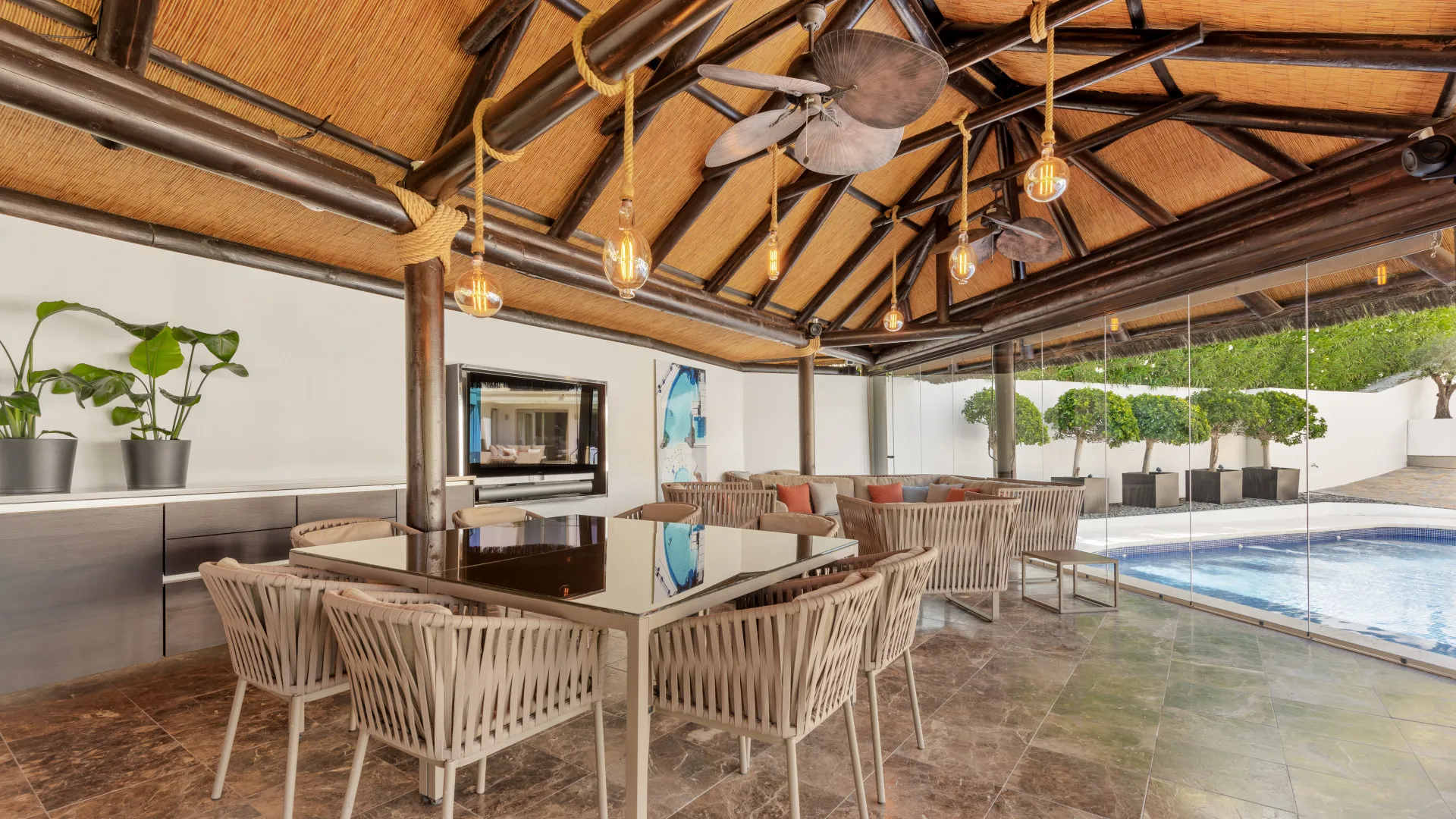 Villa con 7 dormitorios en venta en Las Brisas