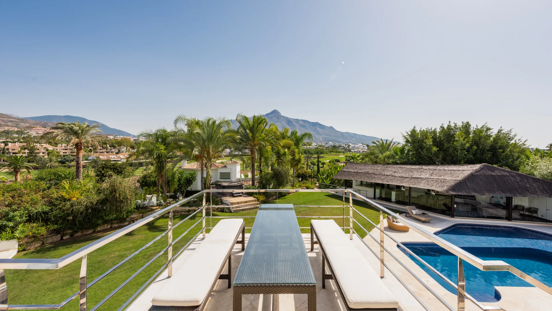 Villa con 7 dormitorios en venta en Las Brisas