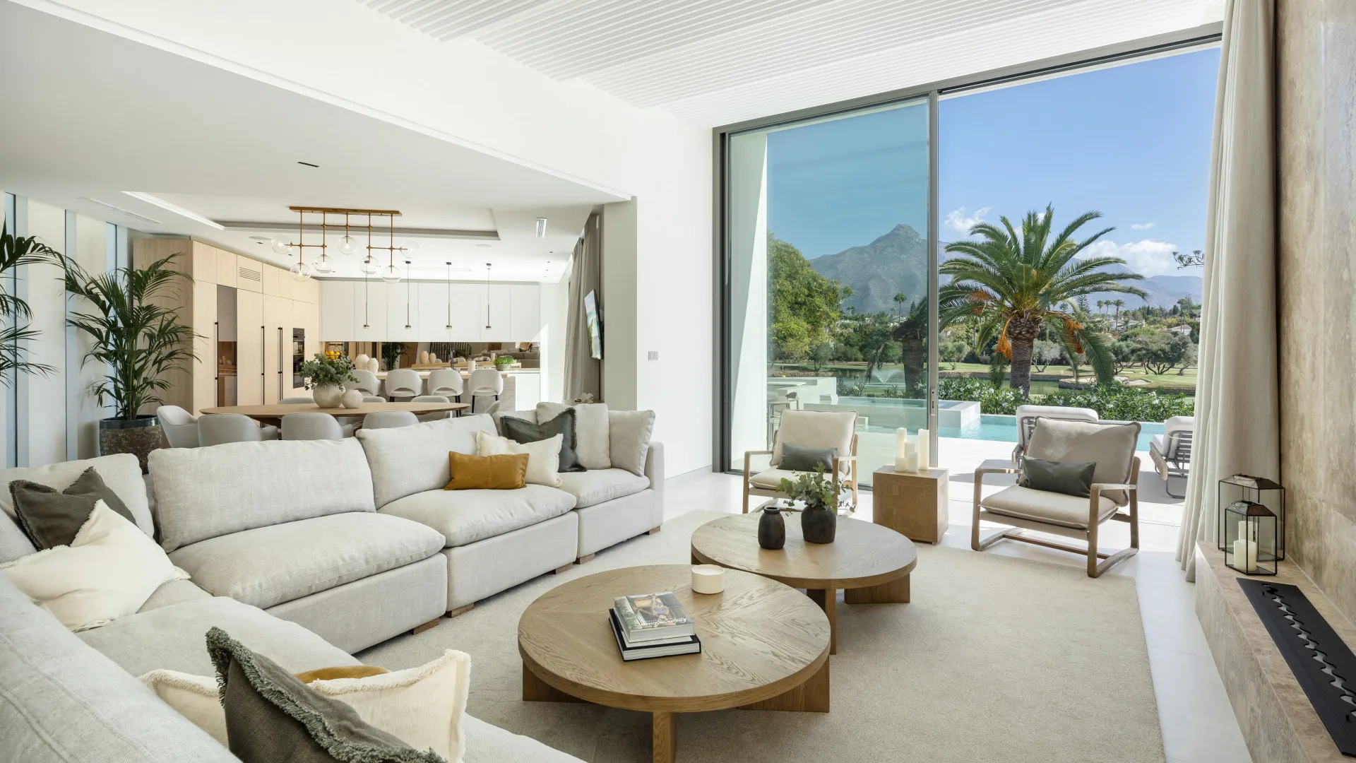 Villa a la venta en Las Brisas del Golf de 5 dormitorios