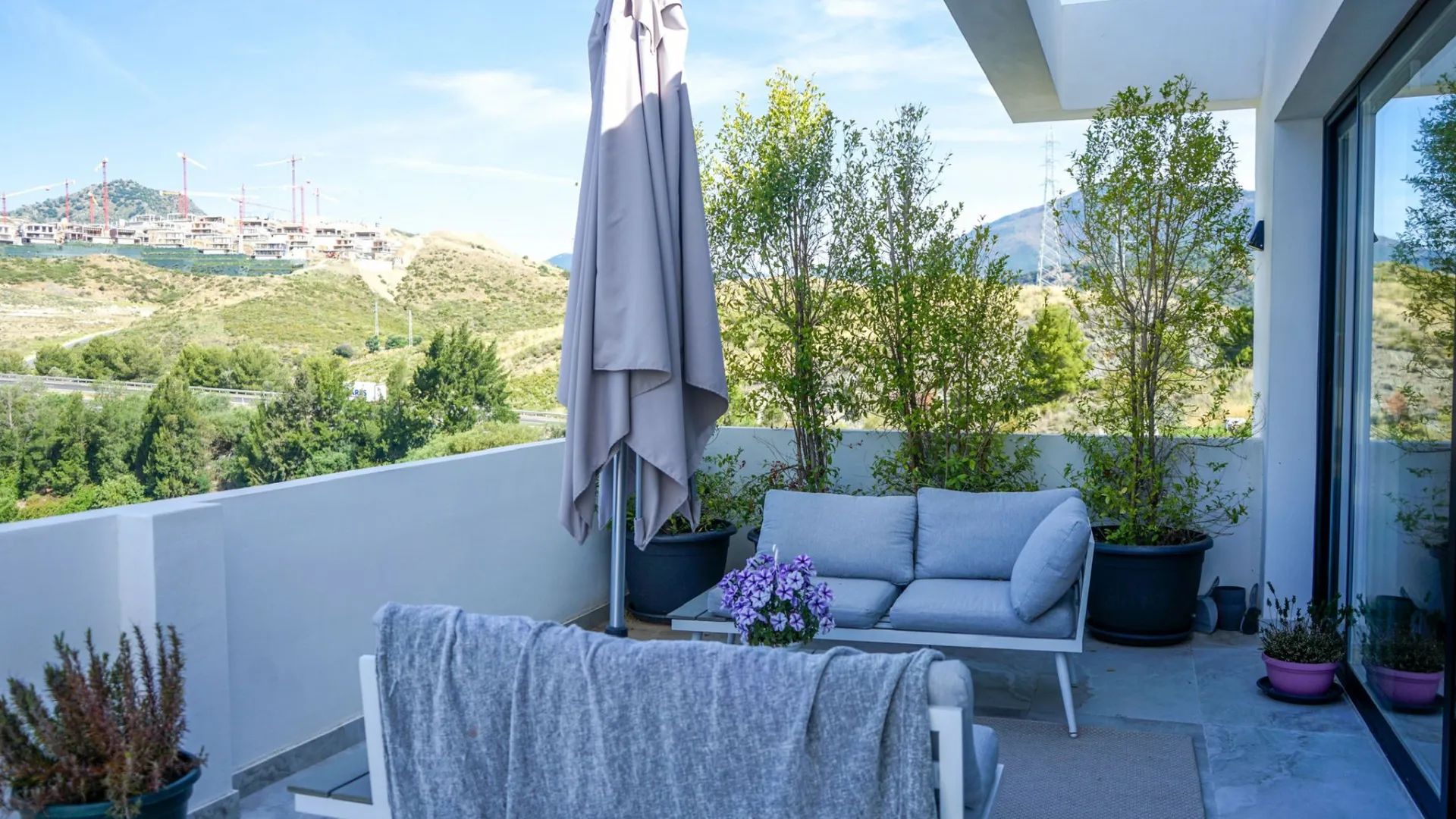 Buy semi detached house with 5 bedrooms in La Alqueria