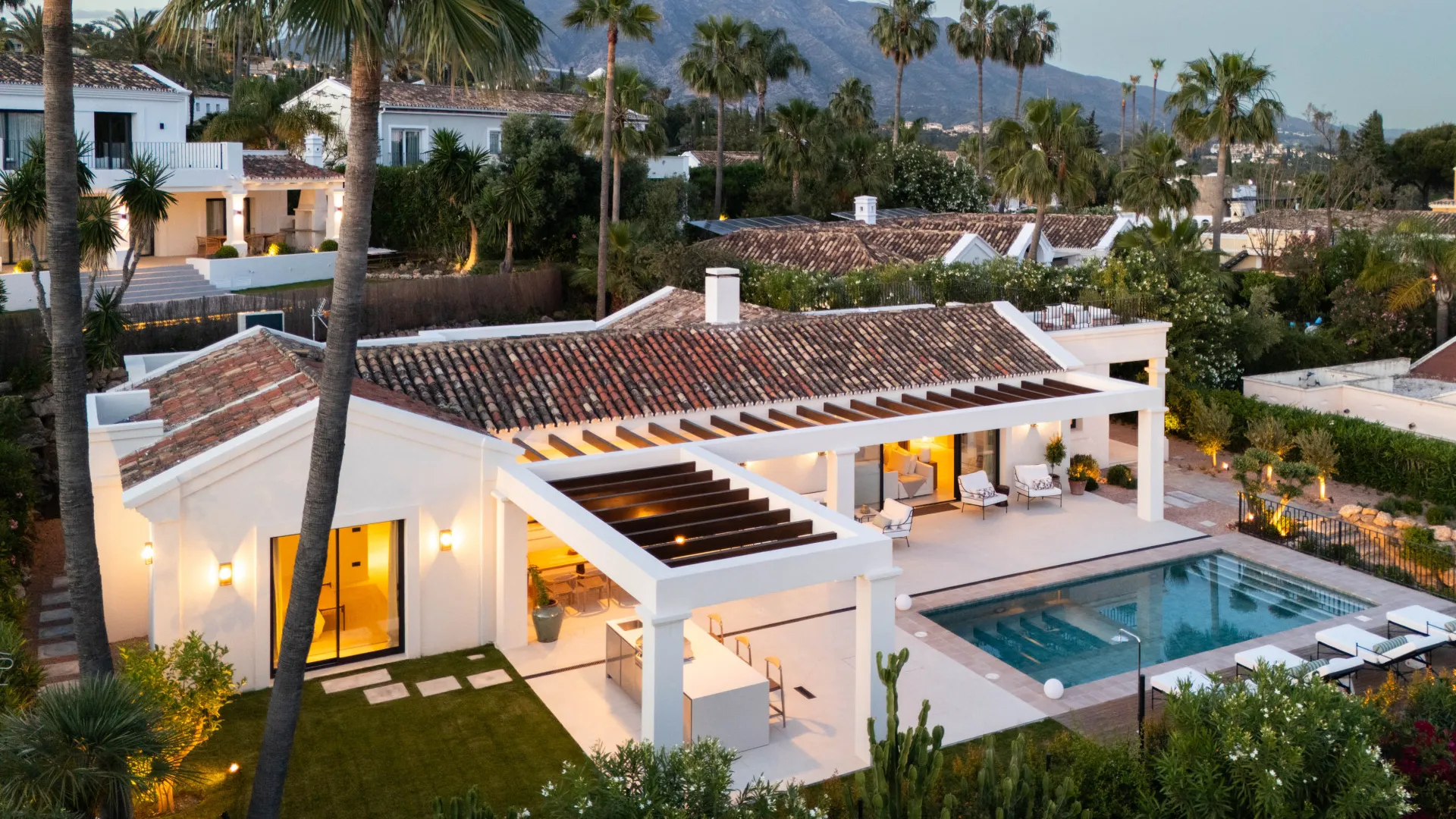 Villa en venta en Nueva Andalucia con 4 dormitorios