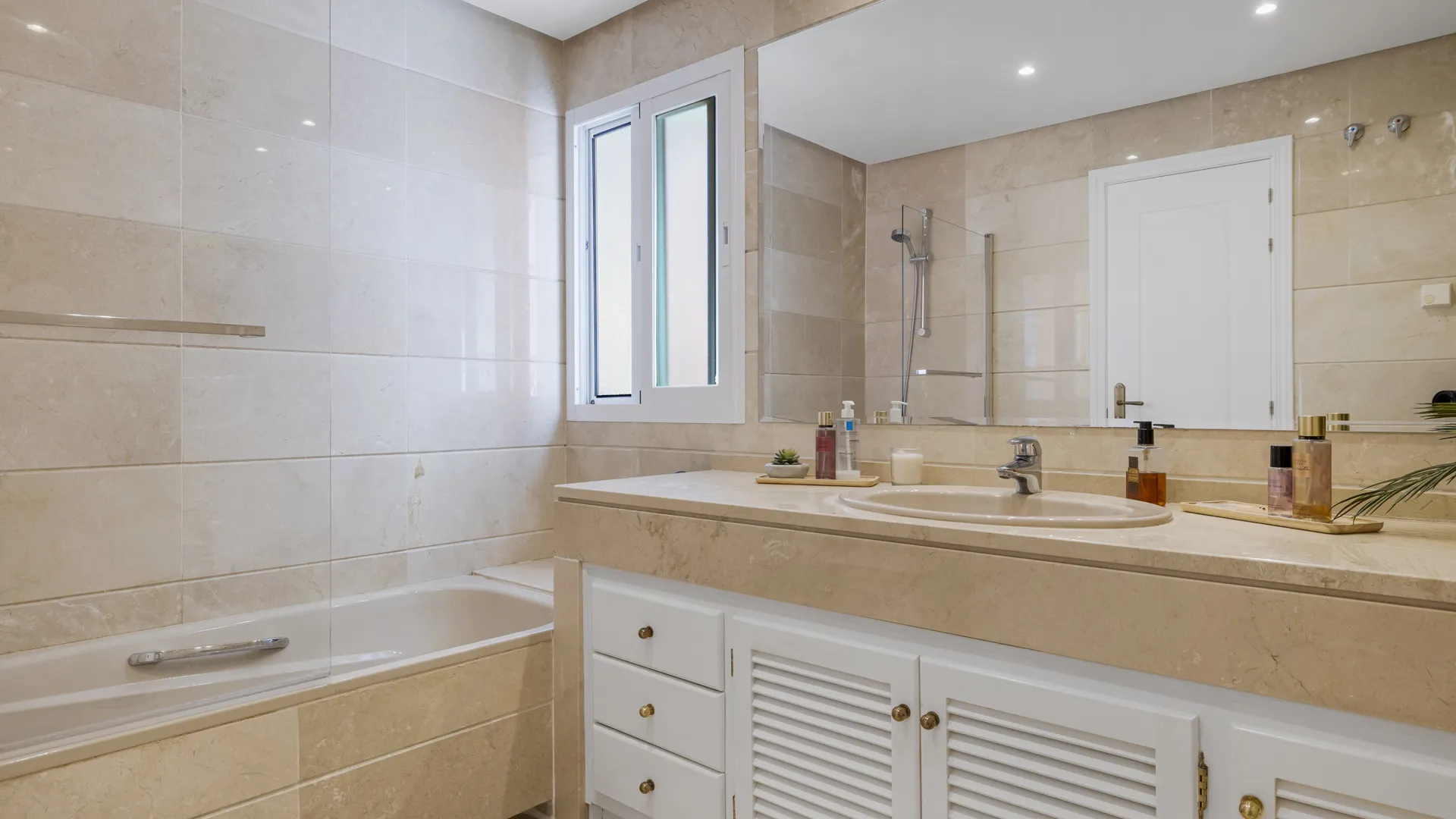 Se vende apartamento en Park Beach con 4 dormitorios