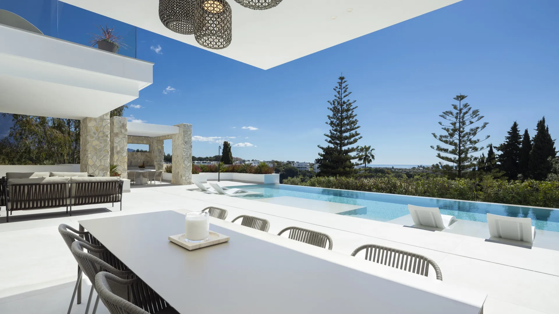 For sale La Quinta villa with 5 bedrooms