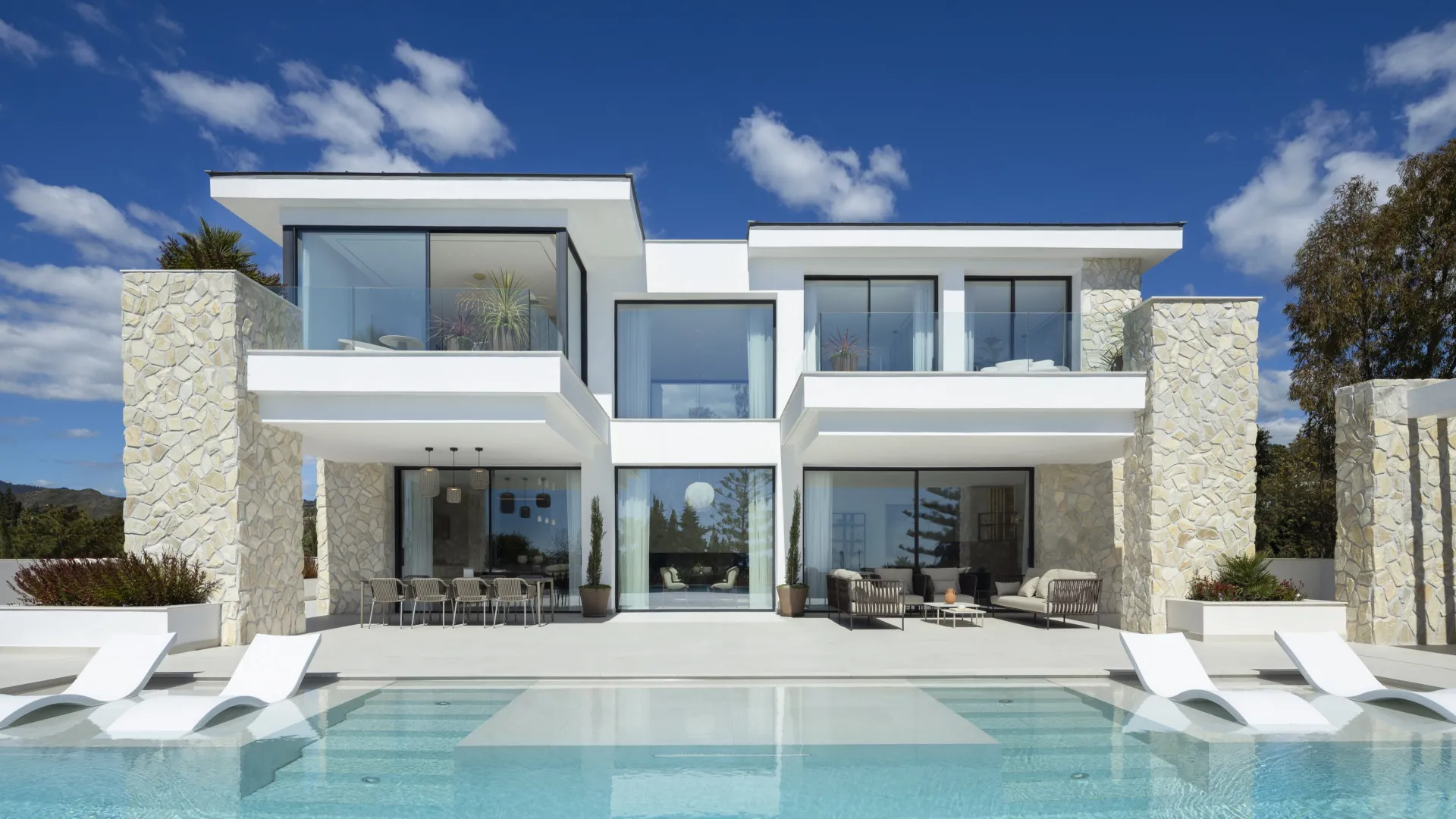 For sale La Quinta villa with 5 bedrooms