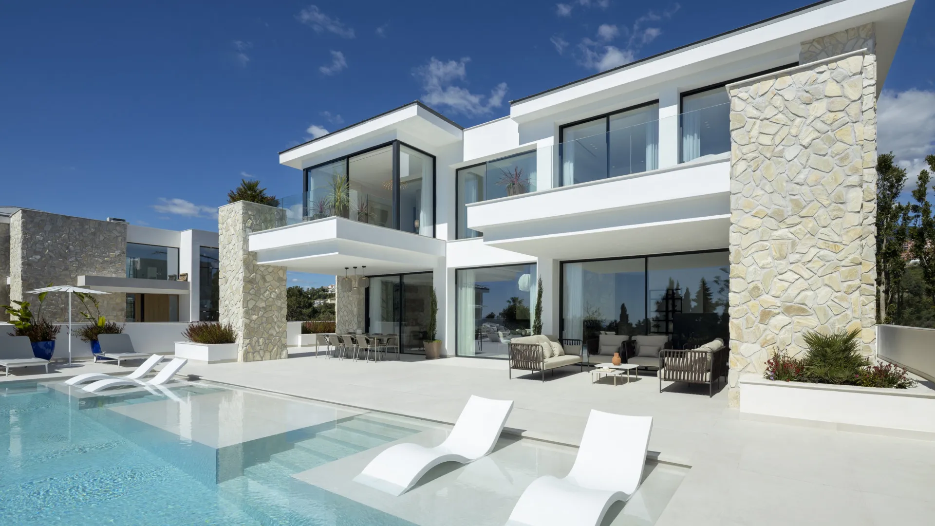 For sale La Quinta villa with 5 bedrooms