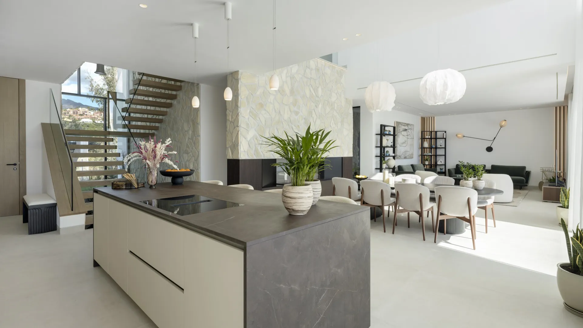 For sale La Quinta villa with 5 bedrooms