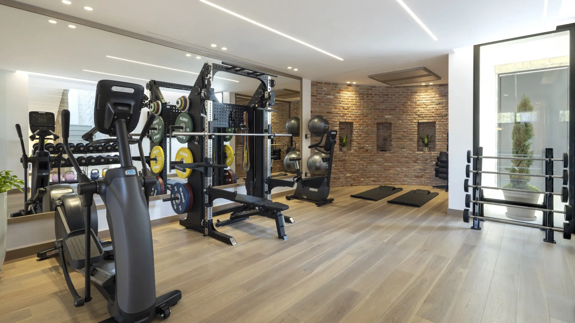 For sale La Quinta villa with 5 bedrooms