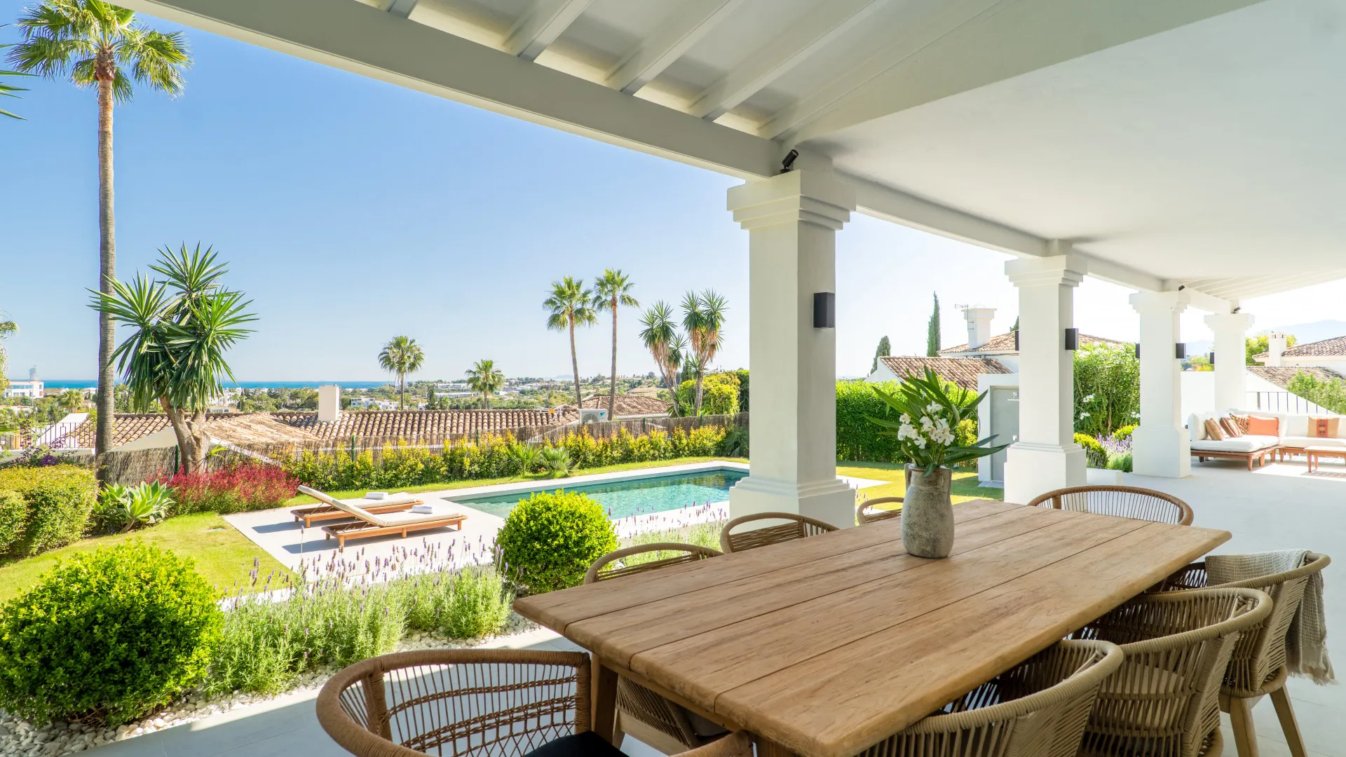Se vende villa de 5 dormitorios en Nueva Andalucia