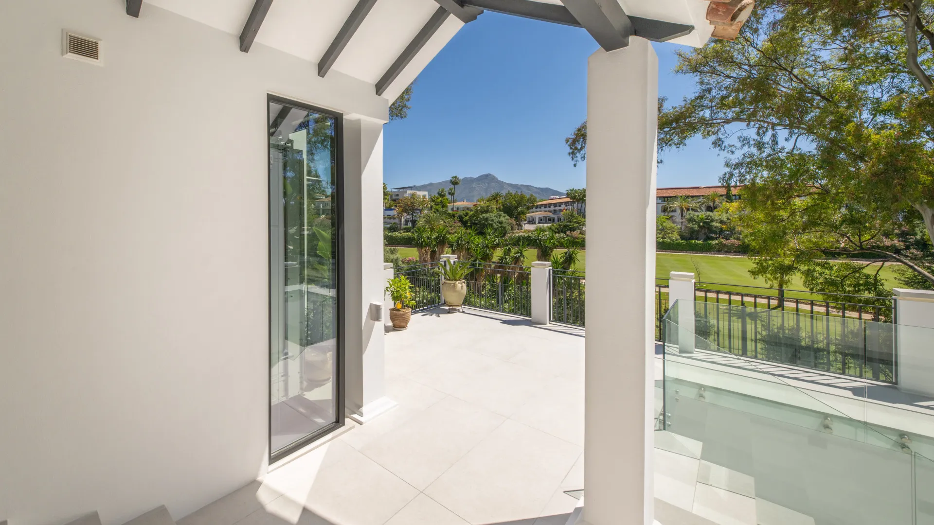 For sale El Herrojo villa with 5 bedrooms