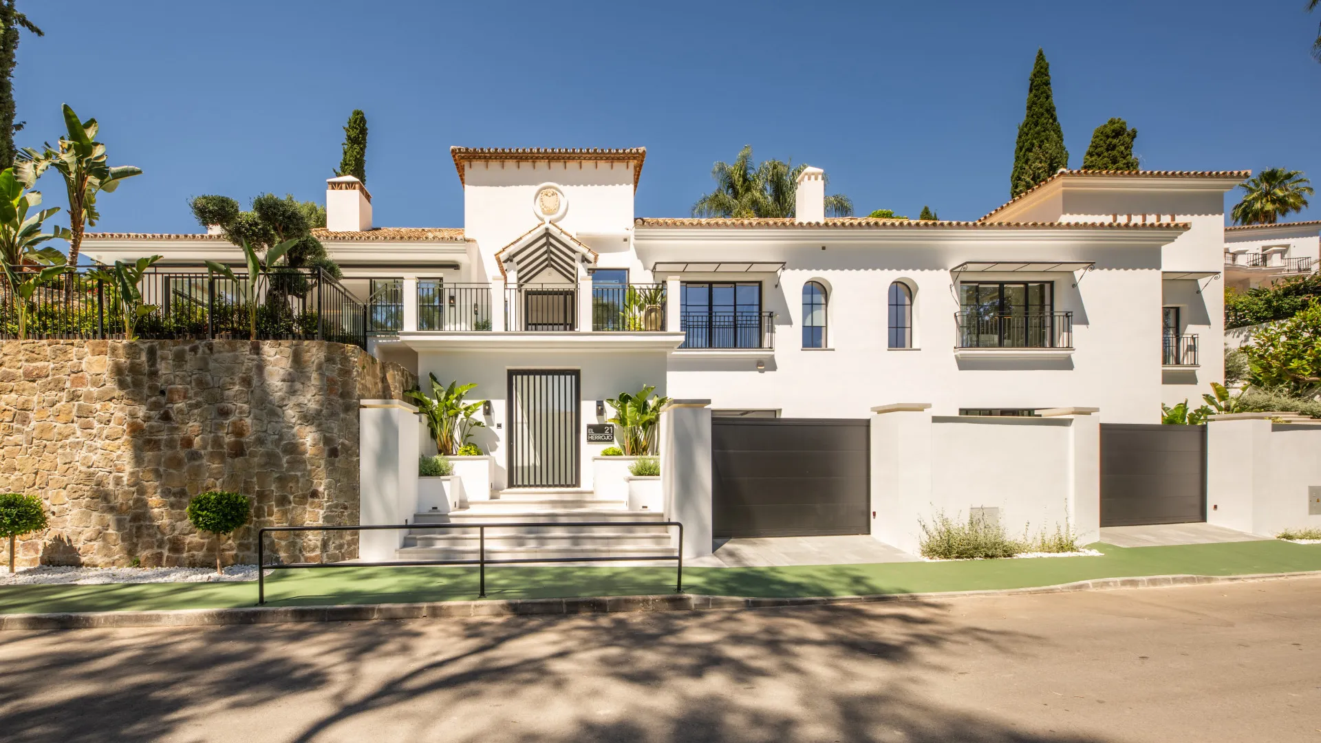 For sale El Herrojo villa with 5 bedrooms