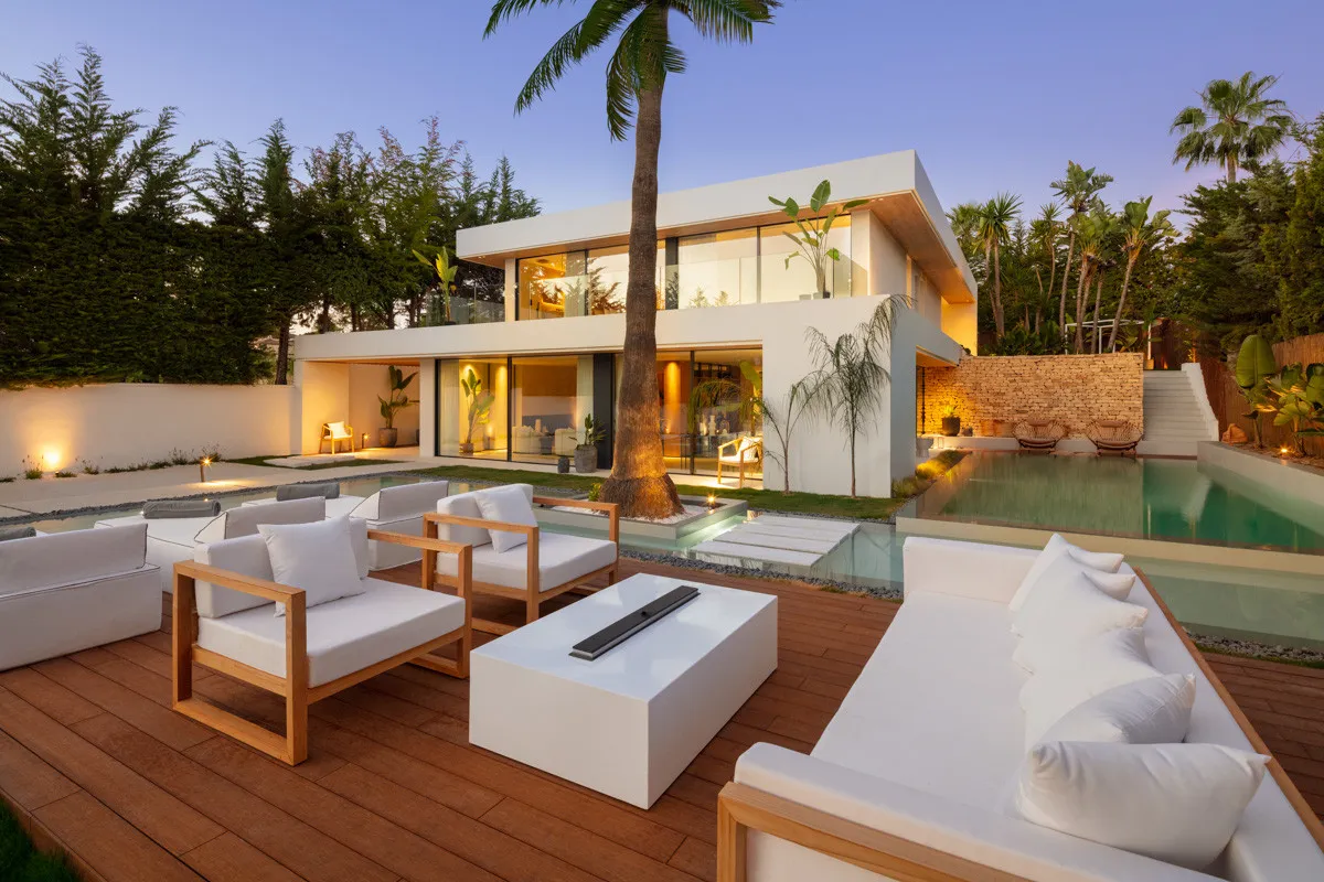 Villa con 4 dormitorios a la venta en Nueva Andalucia