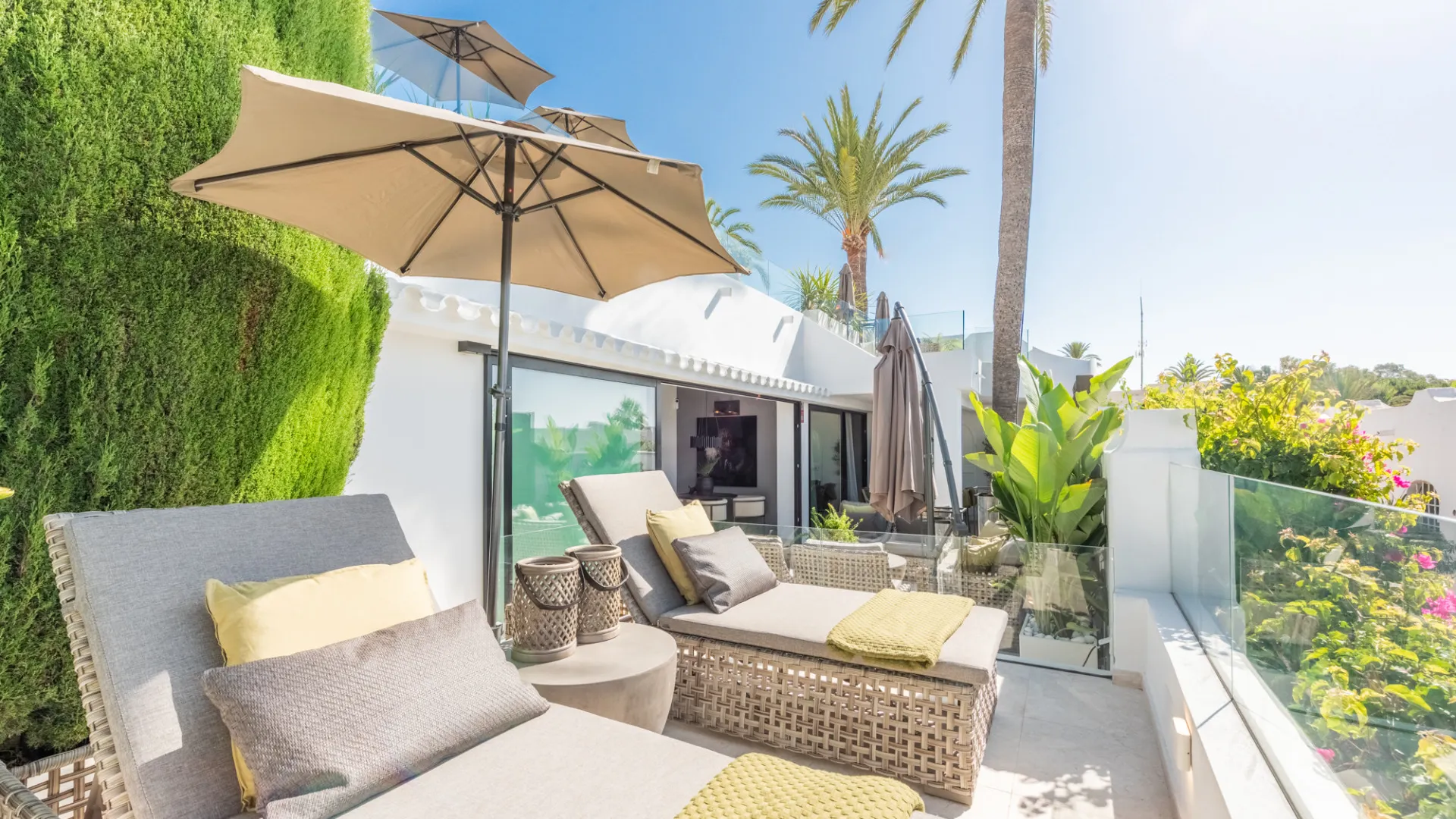 3 bedrooms town house in El Oasis Club for sale